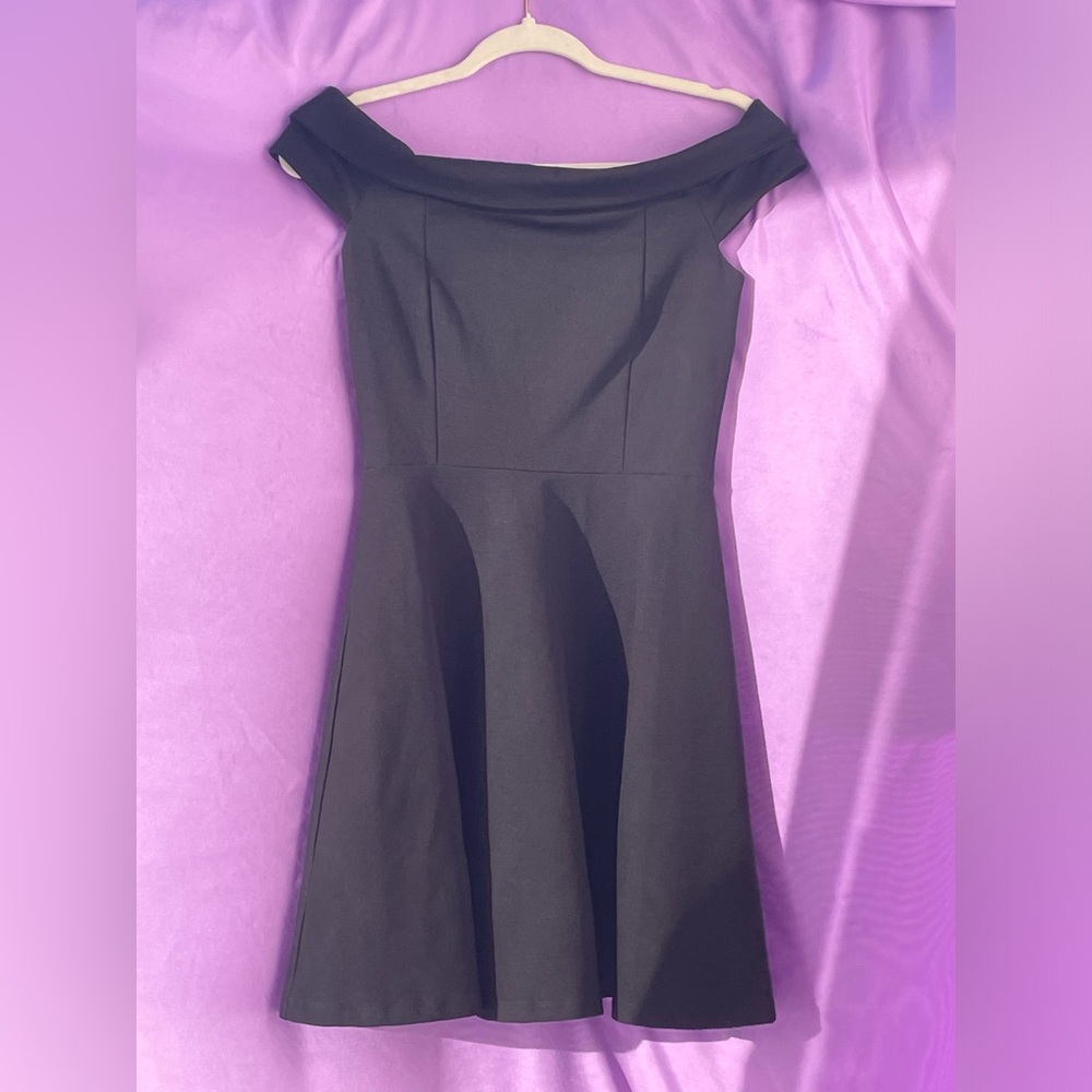Lulu’s Off the Shoulder Black Mini Dress Size: Medium